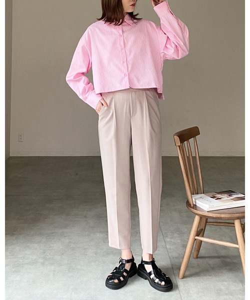 She's Closet（シーズクローゼット）の「レギュラーカラーボリュームスリーブタックショート丈長袖ストライプシャツ（シャツ/ブラウス・レディース・ブラック/ホワイト/ピンク/ネイビー・FREE）」の21枚目の写真