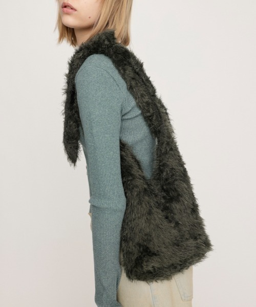 SLY（スライ）の「KNIT F/FUR BAG ニット ファー バッグ（ショルダーバッグ・レディース・ライトブラック/ライム/シルバー・FREE）」の2枚目の写真