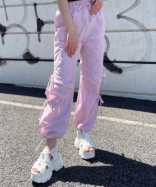 one way（ワンウェイ）の「サイドリボンカーゴパンツ（カーゴパンツ・レディース・ホワイト/ブルー/ブラック/ピンク/ベージュ・FREE）」の5枚目の写真