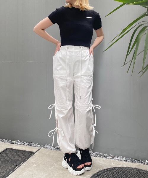 one way（ワンウェイ）の「サイドリボンカーゴパンツ（カーゴパンツ・レディース・ホワイト/ブルー/ブラック/ピンク/ベージュ・FREE）」の6枚目の写真