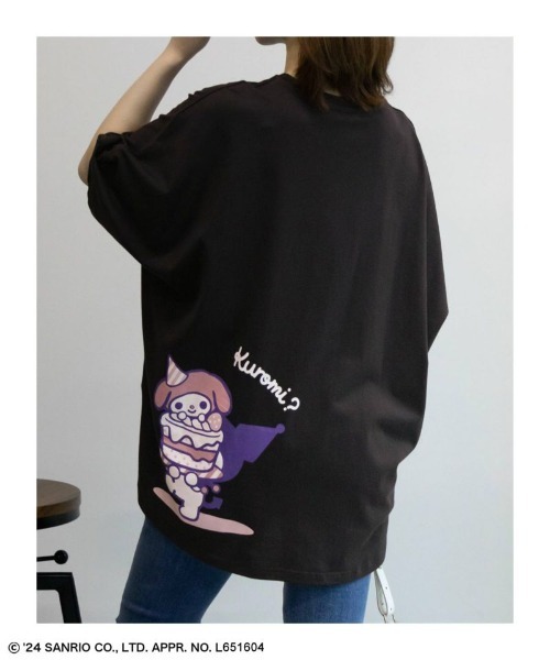 sanrio(サンリオ)の「【綿100%】Sanrio characters ドルマンバックプリントTシャツ(Tシャツ/カットソー・レディース・チャコールグレー/ライトグリーン/ブルー系その他/オートミール・フリー)」の2枚目の写真
