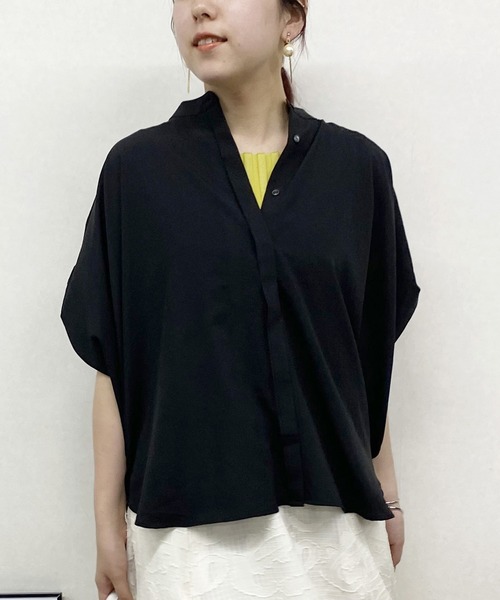 NICOLE white（ニコルホワイト）の「ショルダータック ブラウス/フレンチドレープ（シャツ/ブラウス・レディース・イエロー/ブラック/オフホワイト・FREE）」の2枚目の写真