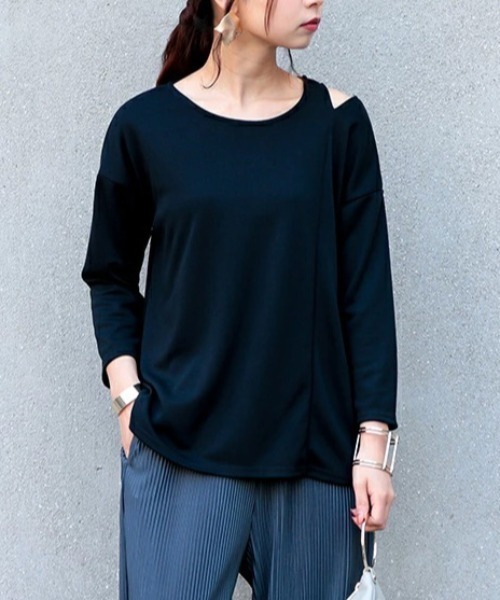 and it_(アンドイット)の「ショルダースリットカットソー(Tシャツ/カットソー・レディース・ブラック/オフホワイト/ヘザーチャコール/ブラウン/モカ・M-L)」の3枚目の写真