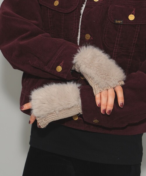 Ray BEAMS（レイビームス）の「フェイクファー アームウォーマー（手袋・レディース・ピンク/ベージュ・ONE SIZE）」の2枚目の写真