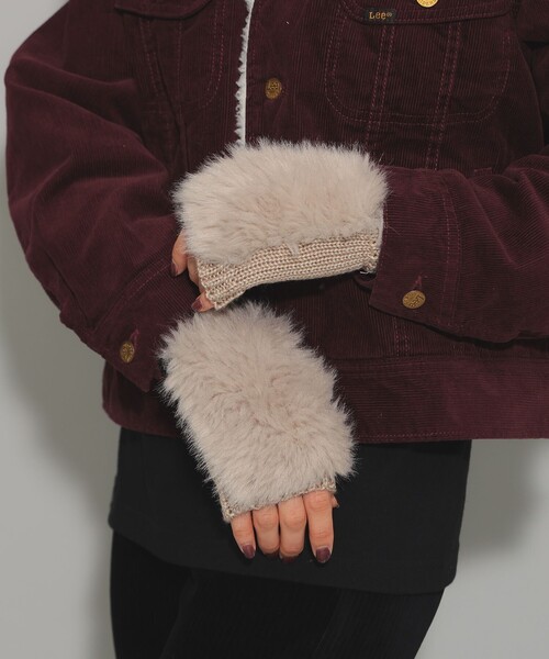 Ray BEAMS（レイビームス）の「フェイクファー アームウォーマー（手袋・レディース・ピンク/ベージュ・ONE SIZE）」の3枚目の写真