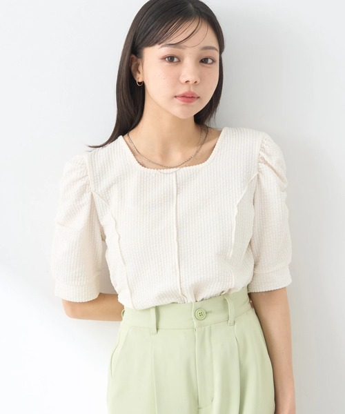 earth music&ecology(アースミュージックアンドエコロジー)の「ぽこぽこパワショルプルオーバー(Tシャツ/カットソー・レディース・アイボリー/ブルー/ブラウン/ブラック・FREE)」の2枚目の写真