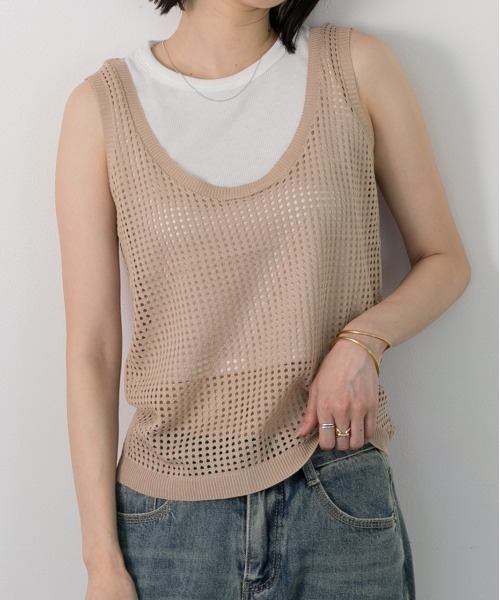 ad thie(アドティエ)の「透かし編み ニットタンクトップ(タンクトップ・レディース・オフホワイト/ベージュ/ブラック/グリーン・FREE)」の3枚目の写真