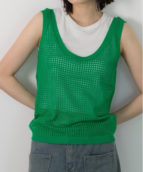 ad thie(アドティエ)の「透かし編み ニットタンクトップ(タンクトップ・レディース・オフホワイト/ベージュ/ブラック/グリーン・FREE)」の4枚目の写真