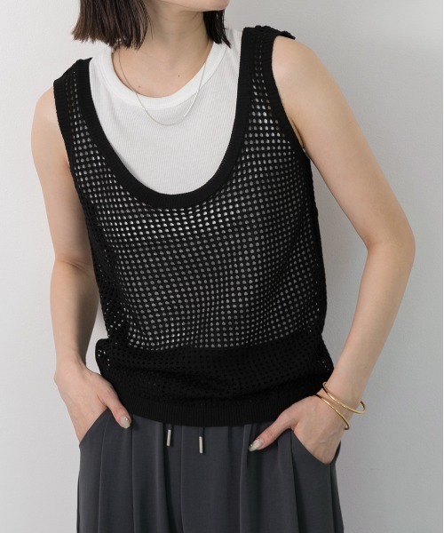 ad thie(アドティエ)の「透かし編み ニットタンクトップ(タンクトップ・レディース・オフホワイト/ベージュ/ブラック/グリーン・FREE)」の2枚目の写真