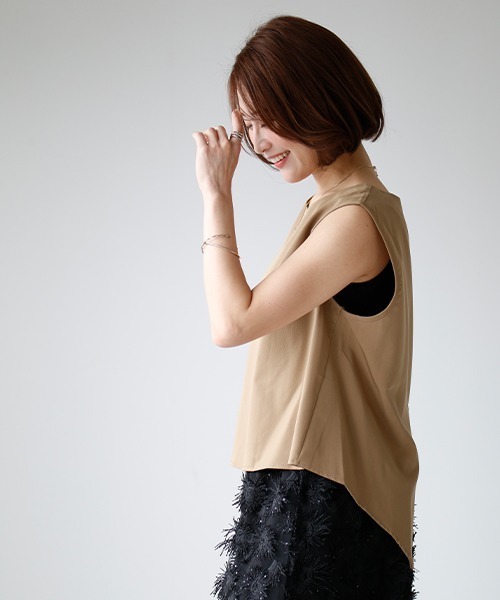 Ehre style(エーレスタイル)の「お洒落は背中から!大人の拘りバックスリットタンクトップ(Tシャツ/カットソー・レディース・ホワイト/ブラウン/ブラック・FREE)」の17枚目の写真