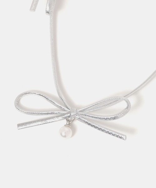 FOREVER 21(フォーエバー トゥエンティーワン)の「【2024FW】パールリボンネックレス(ネックレス・レディース・ブラック/シルバー・FREE)」の5枚目の写真
