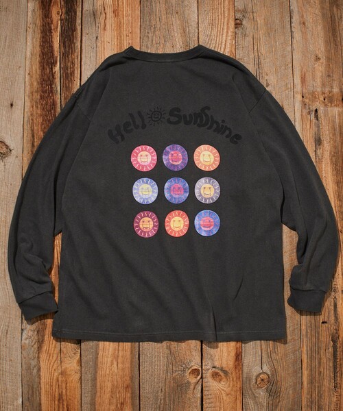 Jonas Claesson(ジョナスクレアッソン)の「JONAS CLAESSON/ジョナスクレアッソン Insideout Hello Sunshine L/S TEE/インサイドアウト ハローサンシャイン ロングスリーブ Tシャツ/リバーシブル(Tシャツ/カットソー・メンズ・チャコールグレー/オフホワイト/マスタード・SMALL/MEDIUM/LARGE)」の4枚目の写真