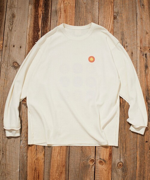 Jonas Claesson(ジョナスクレアッソン)の「JONAS CLAESSON/ジョナスクレアッソン Insideout Hello Sunshine L/S TEE/インサイドアウト ハローサンシャイン ロングスリーブ Tシャツ/リバーシブル(Tシャツ/カットソー・メンズ・チャコールグレー/オフホワイト/マスタード・SMALL/MEDIUM/LARGE)」の14枚目の写真