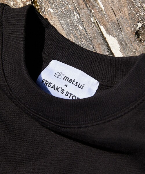 FREAK'S STORE(フリークスストア)の「matsui×FREAK'S STORE/マツイ×フリークスストア 別注 「WARNING」バックフェルト刺繍 クルーネック スウェット(スウェット・メンズ・ホワイト/グレー/ブラック・SMALL/MEDIUM/LARGE)」の6枚目の写真