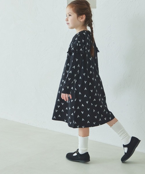 pairmanon(ペアマノン)の「総柄 肩フリル 長袖 ワンピース(ワンピース・キッズ・ブラック系その他2/ベージュ系その他/ベージュ系その他2/ブラック系その他・100/120/150/130/140/110/90)」の3枚目の写真