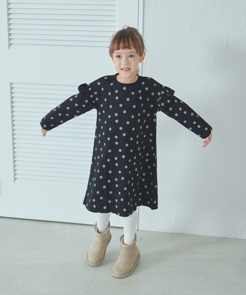 pairmanon(ペアマノン)の「総柄 肩フリル 長袖 ワンピース(ワンピース・キッズ・ブラック系その他2/ベージュ系その他/ベージュ系その他2/ブラック系その他・100/120/150/130/140/110/90)」の5枚目の写真