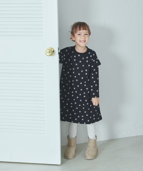 pairmanon(ペアマノン)の「総柄 肩フリル 長袖 ワンピース(ワンピース・キッズ・ブラック系その他2/ベージュ系その他/ベージュ系その他2/ブラック系その他・100/120/150/130/140/110/90)」の6枚目の写真