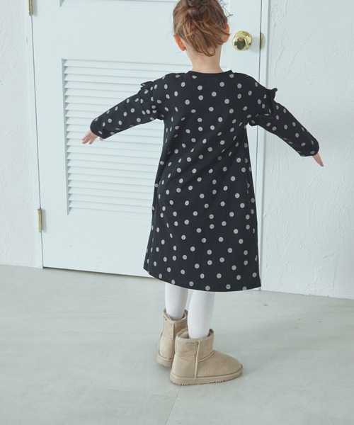 pairmanon(ペアマノン)の「総柄 肩フリル 長袖 ワンピース(ワンピース・キッズ・ブラック系その他2/ベージュ系その他/ベージュ系その他2/ブラック系その他・100/120/150/130/140/110/90)」の9枚目の写真