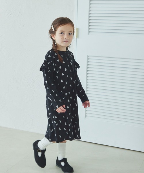 pairmanon(ペアマノン)の「総柄 肩フリル 長袖 ワンピース(ワンピース・キッズ・ブラック系その他2/ベージュ系その他/ベージュ系その他2/ブラック系その他・100/120/150/130/140/110/90)」の10枚目の写真