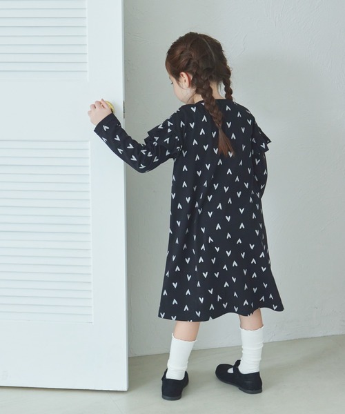 pairmanon(ペアマノン)の「総柄 肩フリル 長袖 ワンピース(ワンピース・キッズ・ブラック系その他2/ベージュ系その他/ベージュ系その他2/ブラック系その他・100/120/150/130/140/110/90)」の12枚目の写真