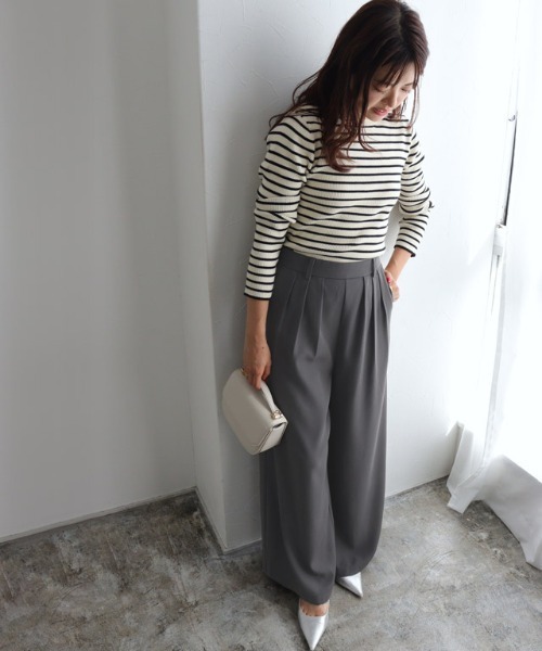 Pierrot(ピエロ)の「細見えタックワイドパンツ(その他パンツ・レディース・モカ/チャコール/ベージュ系その他・PM/M/L)」の6枚目の写真