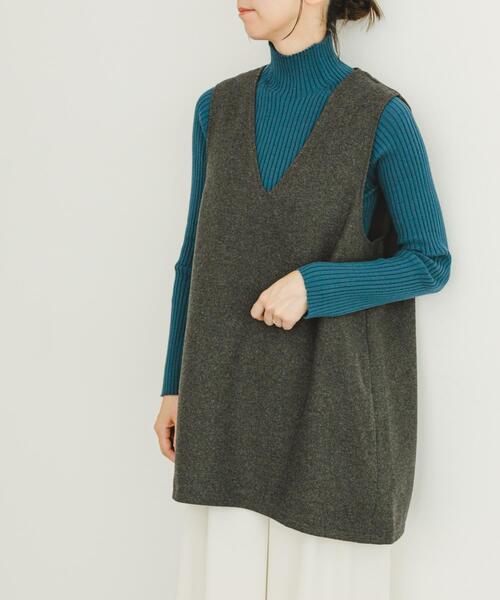 ITEMS URBANRESEARCH(アイテムズ アーバンリサーチ)の「Vネックジレ(シャツ/ブラウス・レディース・チャコールグレー/グレー/ブラウン・FREE)」の2枚目の写真