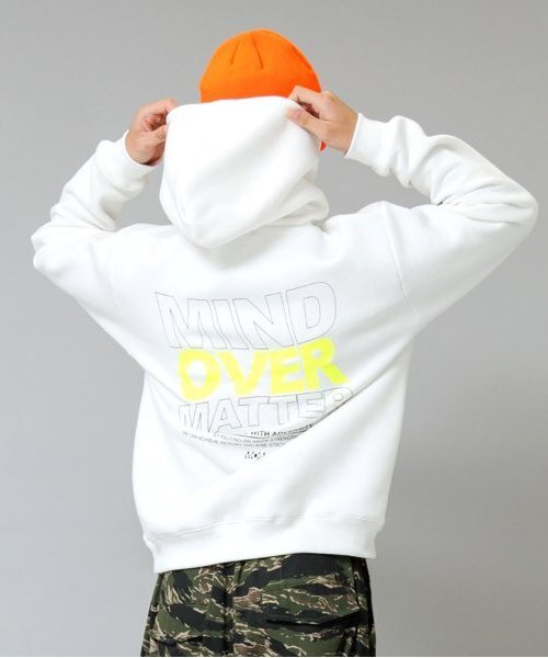 GLAZOS（グラソス）の「【大人向けサイズあり】【あったか】裏起毛・バックリフレクタープリントパーカー（パーカー・キッズ・ブラック/ホワイト・M/S/LL/L）」の2枚目の写真