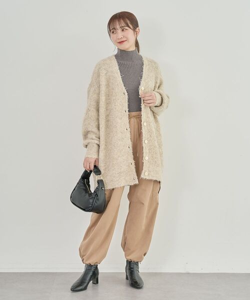 Green　Parks（グリーンパークス）の「ブークレーVネックミディ丈カーディガン（カーディガン/ボレロ・レディース・ベージュ/グレー/ブルー・FREE）」の19枚目の写真