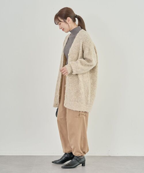 Green　Parks（グリーンパークス）の「ブークレーVネックミディ丈カーディガン（カーディガン/ボレロ・レディース・ベージュ/グレー/ブルー・FREE）」の20枚目の写真