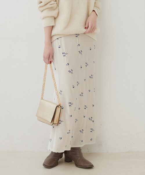 natural couture（ナチュラルクチュール）の「ベロア刺繍マーメイドスカート（スカート・レディース・ブラウン/グレー/アイボリー・FREE）」の11枚目の写真