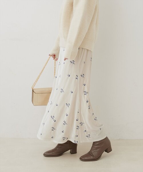 natural couture（ナチュラルクチュール）の「ベロア刺繍マーメイドスカート（スカート・レディース・ブラウン/グレー/アイボリー・FREE）」の10枚目の写真