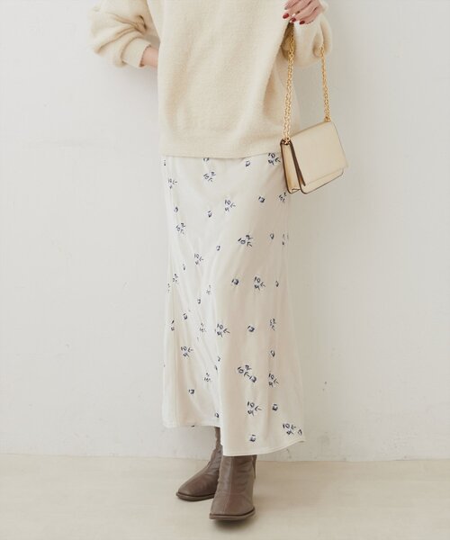 natural couture（ナチュラルクチュール）の「ベロア刺繍マーメイドスカート（スカート・レディース・ブラウン/グレー/アイボリー・FREE）」の9枚目の写真