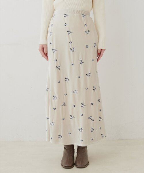 natural couture（ナチュラルクチュール）の「ベロア刺繍マーメイドスカート（スカート・レディース・ブラウン/グレー/アイボリー・FREE）」の6枚目の写真