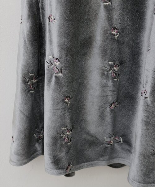 natural couture（ナチュラルクチュール）の「ベロア刺繍マーメイドスカート（スカート・レディース・ブラウン/グレー/アイボリー・FREE）」の20枚目の写真