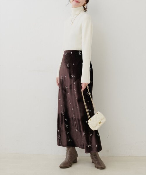natural couture（ナチュラルクチュール）の「ベロア刺繍マーメイドスカート（スカート・レディース・ブラウン/グレー/アイボリー・FREE）」の17枚目の写真