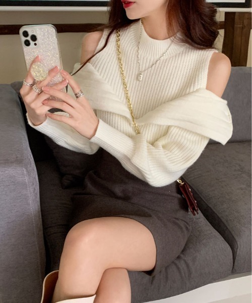 kirakiraShop（キラキラショップ）の「リブニット ハイネック オフショル ニット トップス（ニット/セーター・レディース・ホワイト/レッド・FREE）」の4枚目の写真