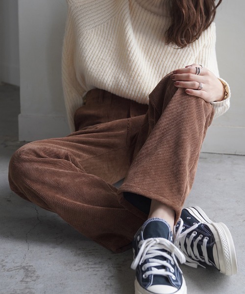 HUG.U(ハグユー)の「すっきり見えコーデュロイパンツ(その他パンツ・レディース・グレイッシュベージュ/ブラック/カーキ/ブラウン・L/M/S/LL)」の7枚目の写真