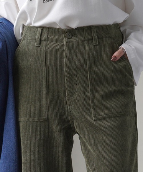 HUG.U(ハグユー)の「すっきり見えコーデュロイパンツ(その他パンツ・レディース・グレイッシュベージュ/ブラック/カーキ/ブラウン・L/M/S/LL)」の15枚目の写真