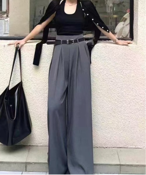 FINEnough(ファインナフ)の「ベルト付きタックプリーツワイドパンツ(その他パンツ・レディース・ネイビー/ワインレッド/チャコールグレー/ブラック・M/S)」の2枚目の写真