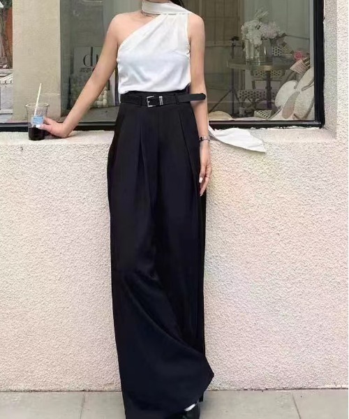 FINEnough(ファインナフ)の「ベルト付きタックプリーツワイドパンツ(その他パンツ・レディース・ネイビー/ワインレッド/チャコールグレー/ブラック・M/S)」の6枚目の写真