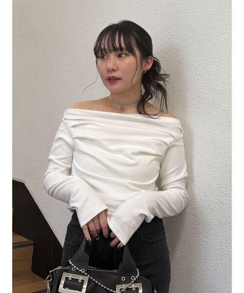 jouetie（ジュエティ）の「ドレープオフショルトップス（Tシャツ/カットソー・レディース・ブラック/オフホワイト/ブルー・MEDIUM）」の4枚目の写真