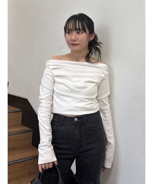 jouetie（ジュエティ）の「ドレープオフショルトップス（Tシャツ/カットソー・レディース・ブラック/オフホワイト/ブルー・MEDIUM）」の5枚目の写真