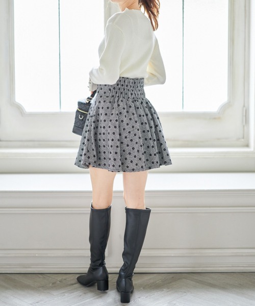 tocco closet(トッコ クローゼット)の「フラワーフロッキーミニスカパン(スカート・レディース・ブラウン/ブラック・M)」の4枚目の写真