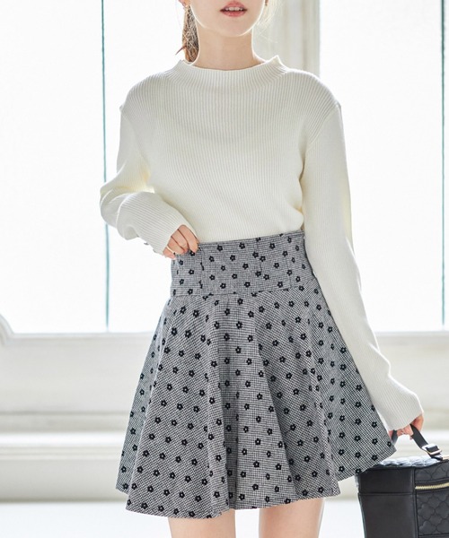 tocco closet(トッコ クローゼット)の「フラワーフロッキーミニスカパン(スカート・レディース・ブラウン/ブラック・M)」の5枚目の写真