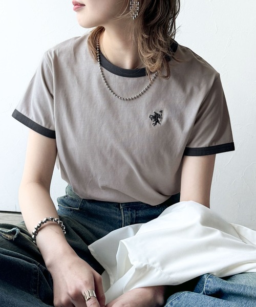 classicalelf(クラシカルエルフ)の「デイリースタイルをアップデート。オーガニックコットン混 綿100%胸刺繍リンガーTシャツ(Tシャツ/カットソー・レディース・スモークピンク/ホワイト/チャコール/ベージュ/ネイビー・X-LARGE/MEDIUM/LARGE/SMALL)」の1枚目の写真