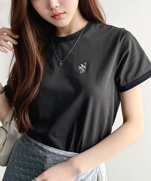 classicalelf(クラシカルエルフ)の「デイリースタイルをアップデート。オーガニックコットン混 綿100%胸刺繍リンガーTシャツ(Tシャツ/カットソー・レディース・スモークピンク/ホワイト/チャコール/ベージュ/ネイビー・X-LARGE/MEDIUM/LARGE/SMALL)」の3枚目の写真