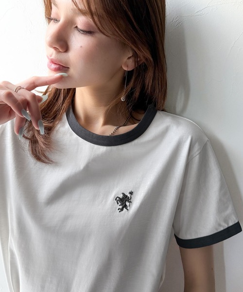 classicalelf(クラシカルエルフ)の「デイリースタイルをアップデート。オーガニックコットン混 綿100%胸刺繍リンガーTシャツ(Tシャツ/カットソー・レディース・スモークピンク/ホワイト/チャコール/ベージュ/ネイビー・X-LARGE/MEDIUM/LARGE/SMALL)」の11枚目の写真
