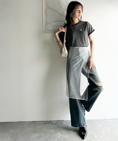 classicalelf(クラシカルエルフ)の「デイリースタイルをアップデート。オーガニックコットン混 綿100%胸刺繍リンガーTシャツ(Tシャツ/カットソー・レディース・スモークピンク/ホワイト/チャコール/ベージュ/ネイビー・X-LARGE/MEDIUM/LARGE/SMALL)」の16枚目の写真