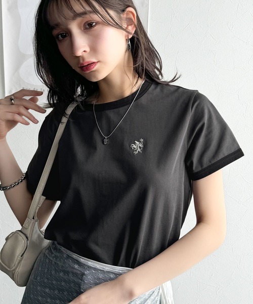 classicalelf(クラシカルエルフ)の「デイリースタイルをアップデート。オーガニックコットン混 綿100%胸刺繍リンガーTシャツ(Tシャツ/カットソー・レディース・スモークピンク/ホワイト/チャコール/ベージュ/ネイビー・X-LARGE/MEDIUM/LARGE/SMALL)」の17枚目の写真
