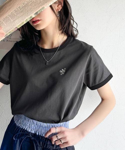 classicalelf(クラシカルエルフ)の「デイリースタイルをアップデート。オーガニックコットン混 綿100%胸刺繍リンガーTシャツ(Tシャツ/カットソー・レディース・スモークピンク/ホワイト/チャコール/ベージュ/ネイビー・X-LARGE/MEDIUM/LARGE/SMALL)」の22枚目の写真